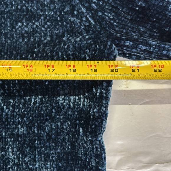 Orvis Women's Deep Blue Crew Neck chenille Sweater L soft winter cozy outdoors - Picture 10 of 11